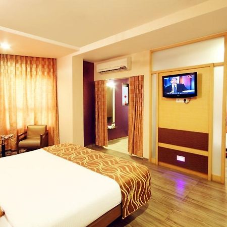 שירדי Hotel Bhagyalaxmi מראה חיצוני תמונה