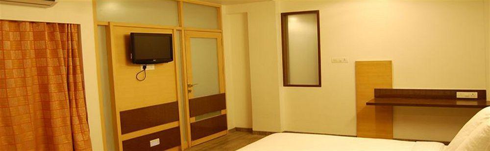 שירדי Hotel Bhagyalaxmi מראה חיצוני תמונה