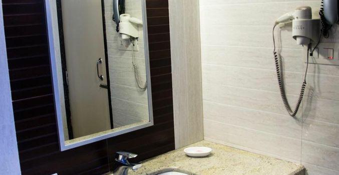שירדי Hotel Bhagyalaxmi מראה חיצוני תמונה