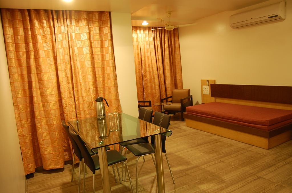 שירדי Hotel Bhagyalaxmi חדר תמונה