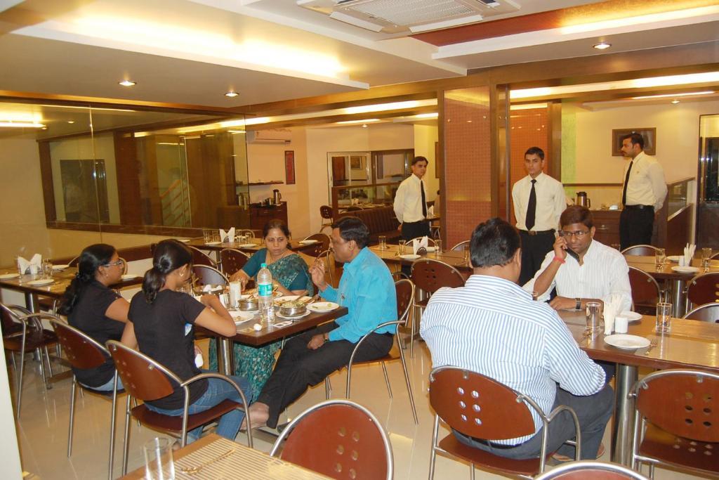 שירדי Hotel Bhagyalaxmi מראה חיצוני תמונה