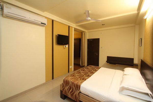 שירדי Hotel Bhagyalaxmi מראה חיצוני תמונה
